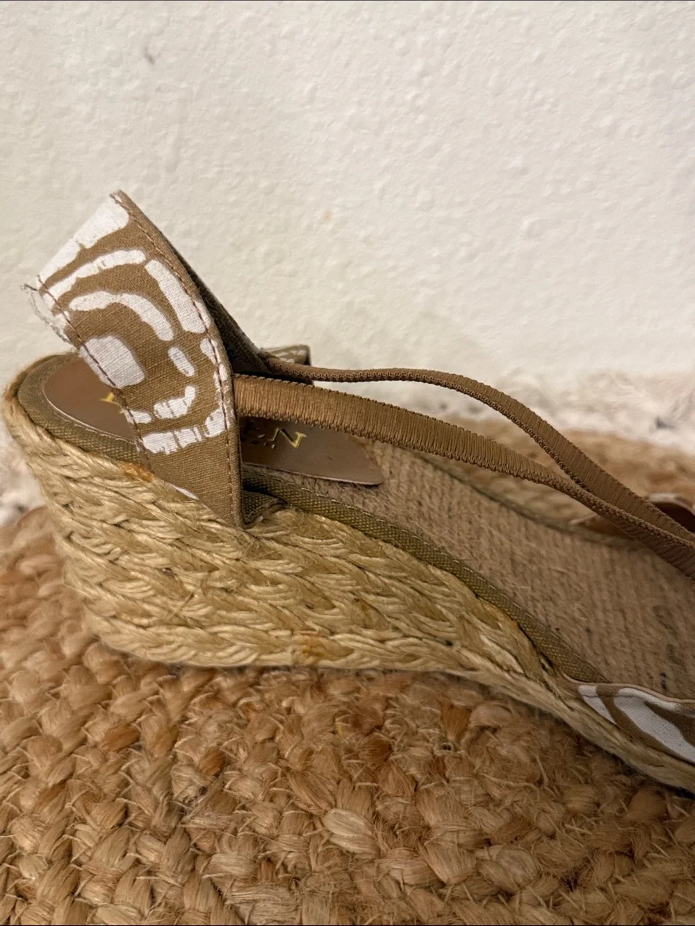 Lauren Ralph Lauren Tan White Batik Print Espadrille Wedge Sandals Size 6.5